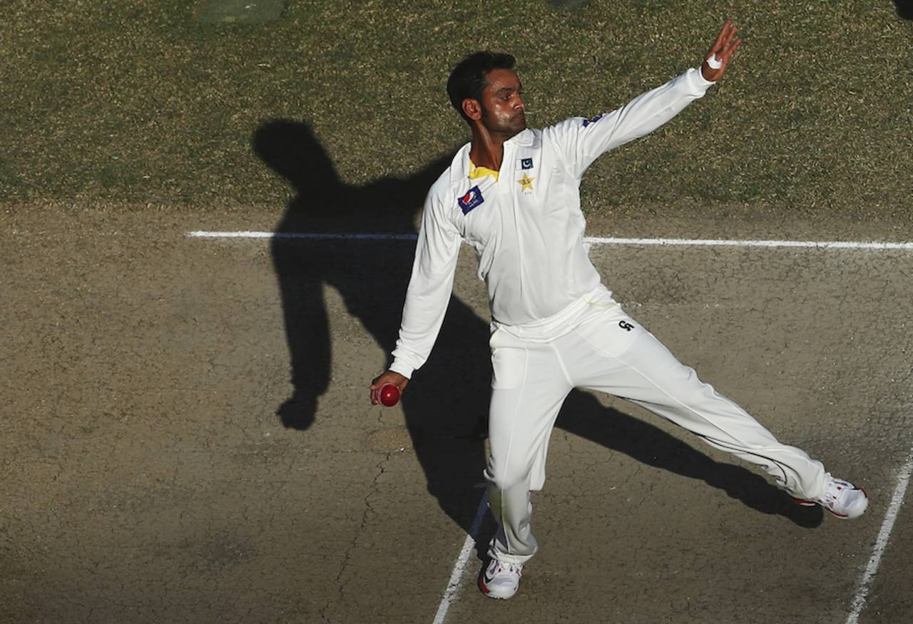 Mohammad Hafeez bowled 22 overs in the Abu Dhabi Test against New Zealand&nbsp;&nbsp;&bull;&nbsp;&nbsp;Getty Images