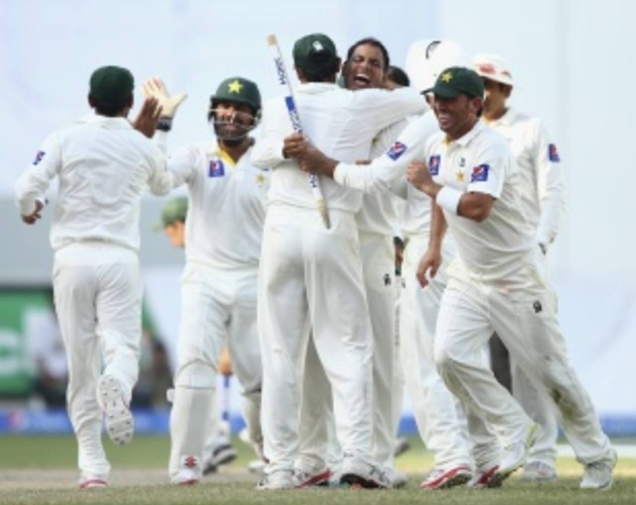 Pakistan celebrate a 221-run victory, Pakistan v Australia, 1st Test, Dubai, 5th day, October 26, 2014