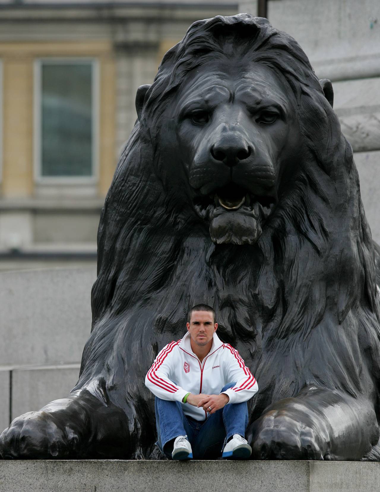 Kevin Pietersen poses in front of one of the lions in Trafalgar Square, London, 2006