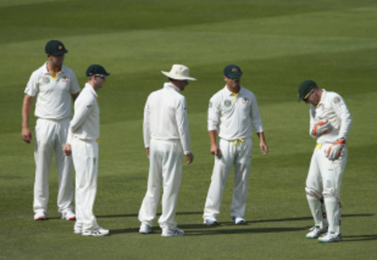 Brad Haddin injured his right shoulder in the sixth over of the day, Pakistan v Australia, 2nd Test, Abu Dhabi, 2nd day, October 31, 2014
