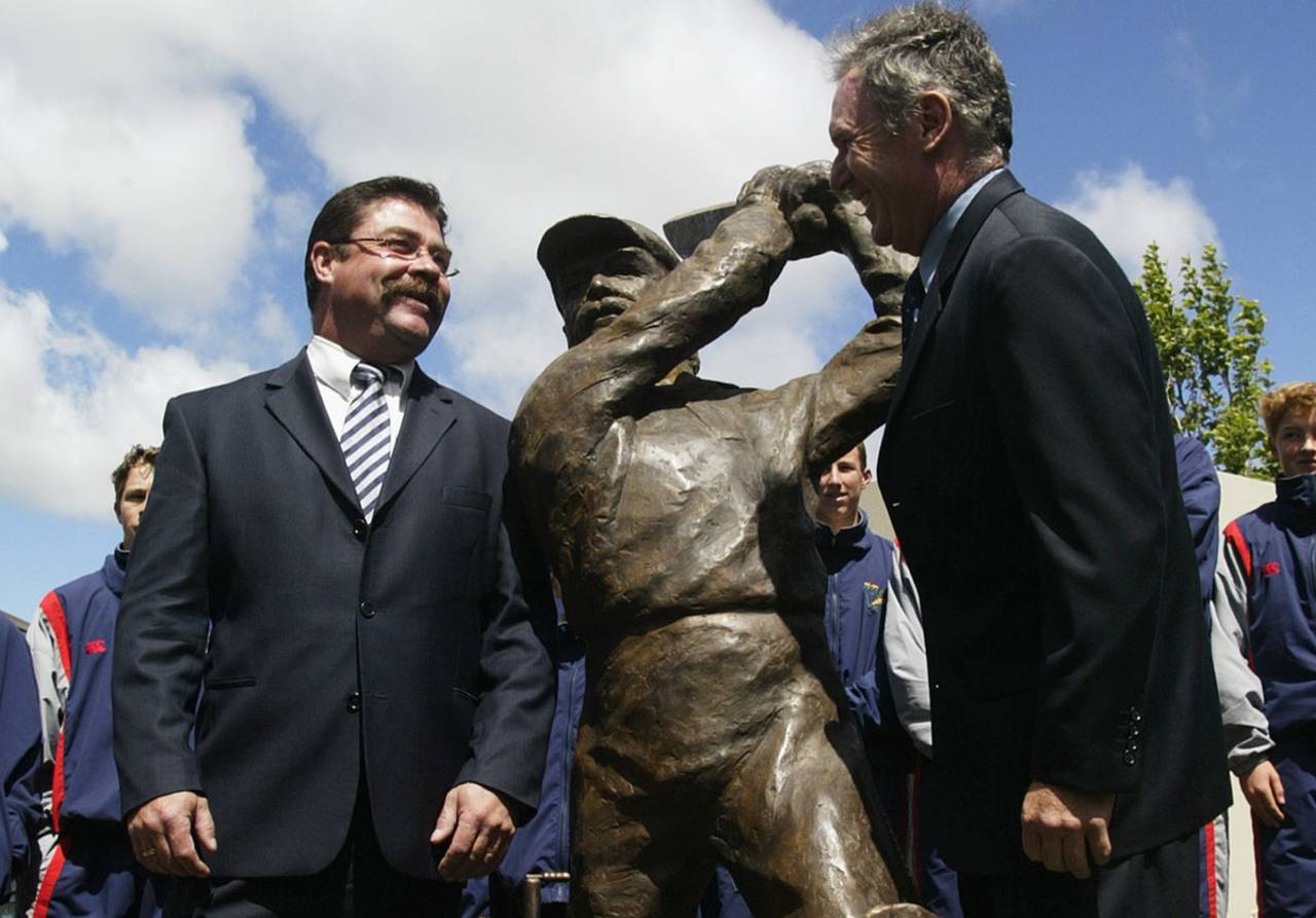 Tasmania's favourite son David Boon stands next to a statue of himself at Bellerive, with old mate Allan Border looking on&nbsp;&nbsp;&bull;&nbsp;&nbsp;Getty Images