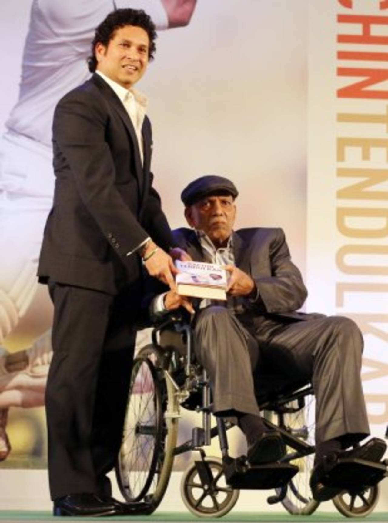 Sachin Tendulkar presents his first coach Ramkant Achrekar with his autobiography, Mumbai, November 5, 2014