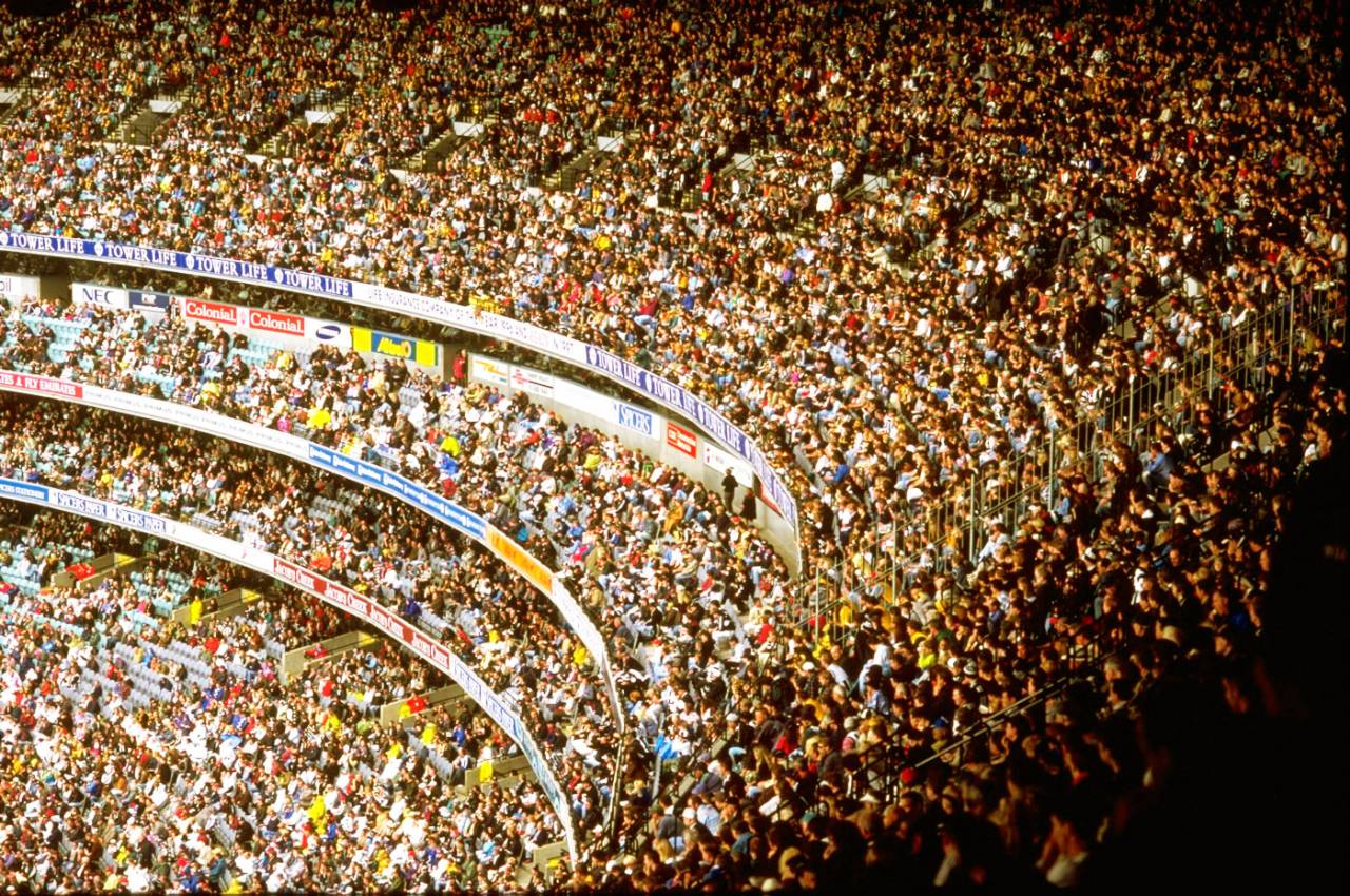  A general view of the crowd at the MCG in an AFL game, Melbourne, March 28, 1999