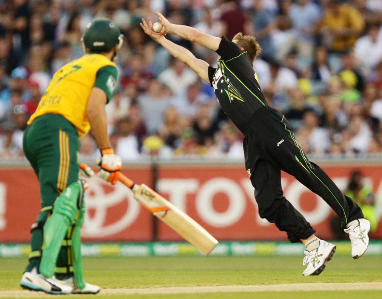 James Faulkner takes the catch of Rilee Rossouw, Australia v South Africa, 2nd T20, Melbourne, November 7, 2014