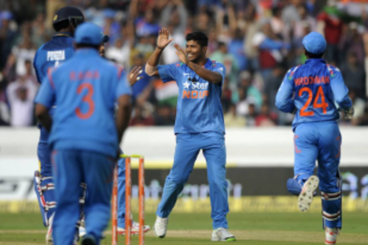 Umesh Yadav hurt Sri Lanka in his second spell as well, India v Sri Lanka, 3rd ODI, Hyderabad, November 9, 2014