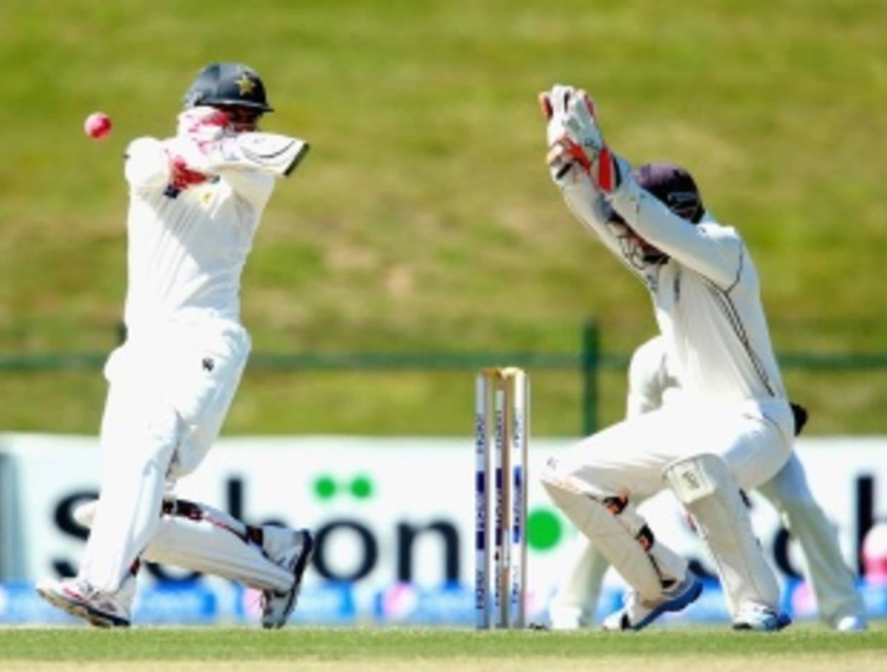 Ahmed Shehzad is hit by a bouncer from Corey Anderson, Pakistan v New Zealand, 1st Test, Abu Dhabi, 2nd day, November 10, 2014