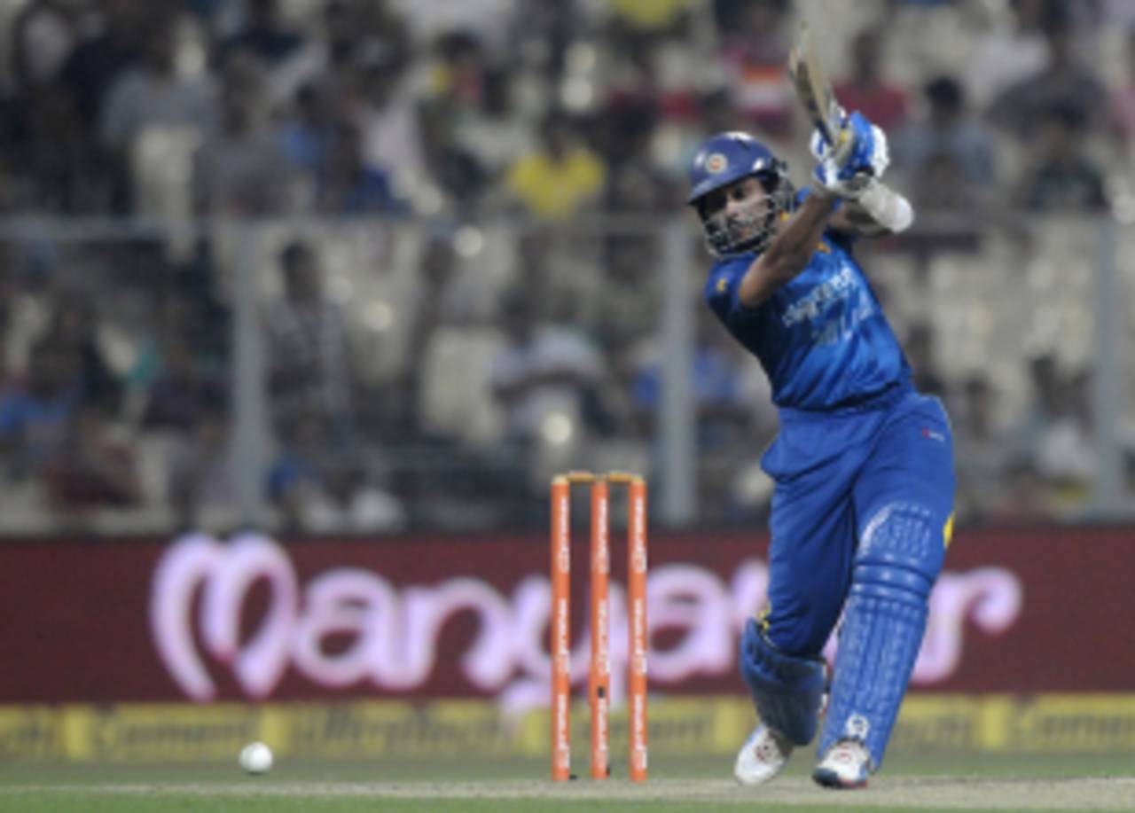 Tillakaratne Dilshan struck six fours, India v Sri Lanka, 4th ODI, Kolkata, November 13, 2014