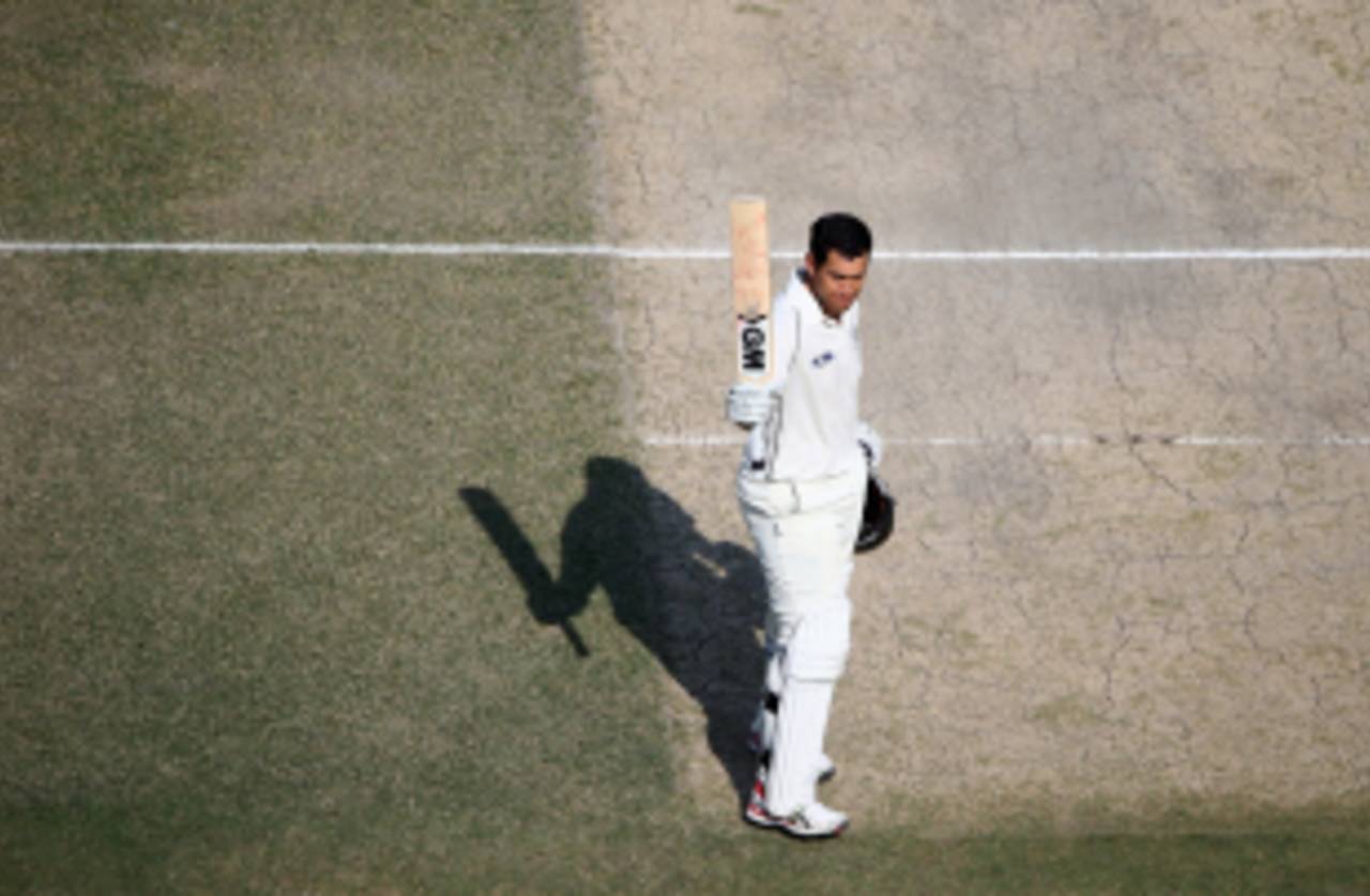 Ross Taylor acknowledges the applause after his century, Pakistan v New Zealand, 2nd Test, Dubai, 5th day, November 21, 2014