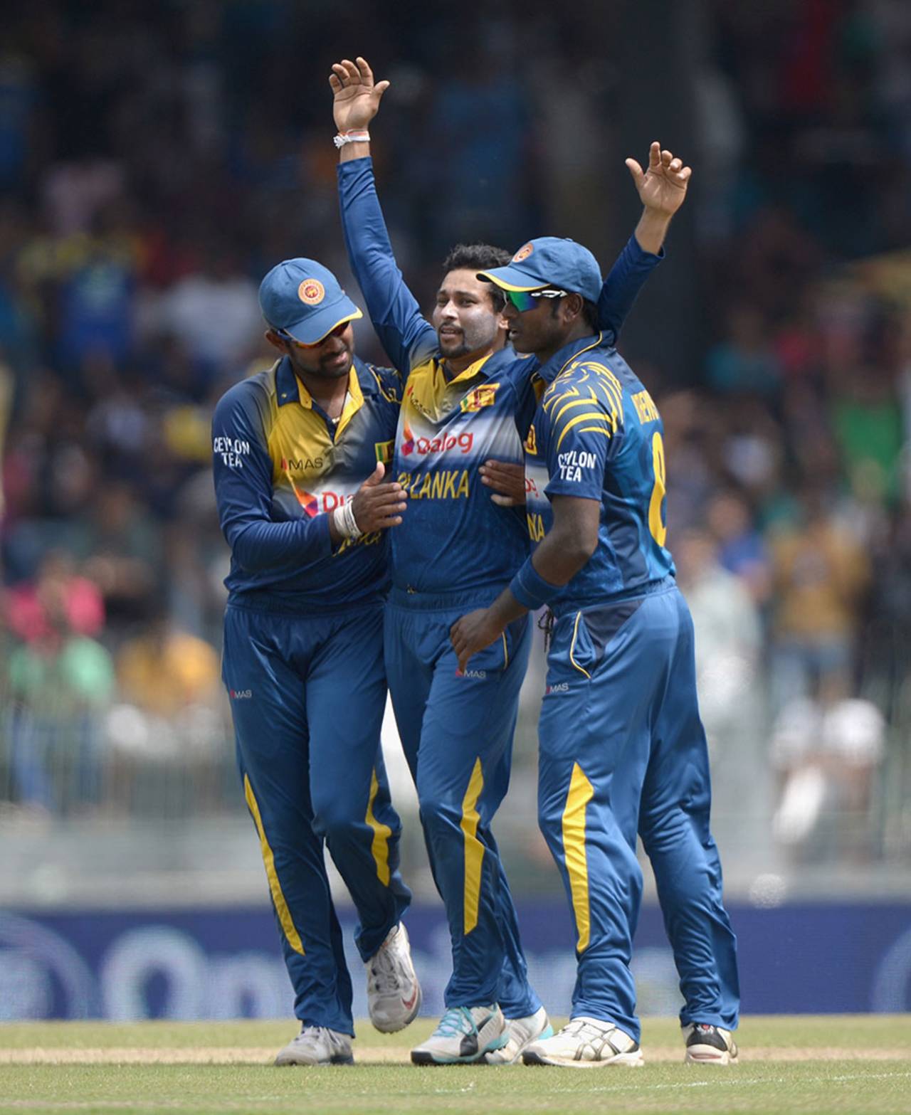 Tillakaratne Dilshan celebrates a successful day for Sri Lanka's spinners&nbsp;&nbsp;&bull;&nbsp;&nbsp;Getty Images