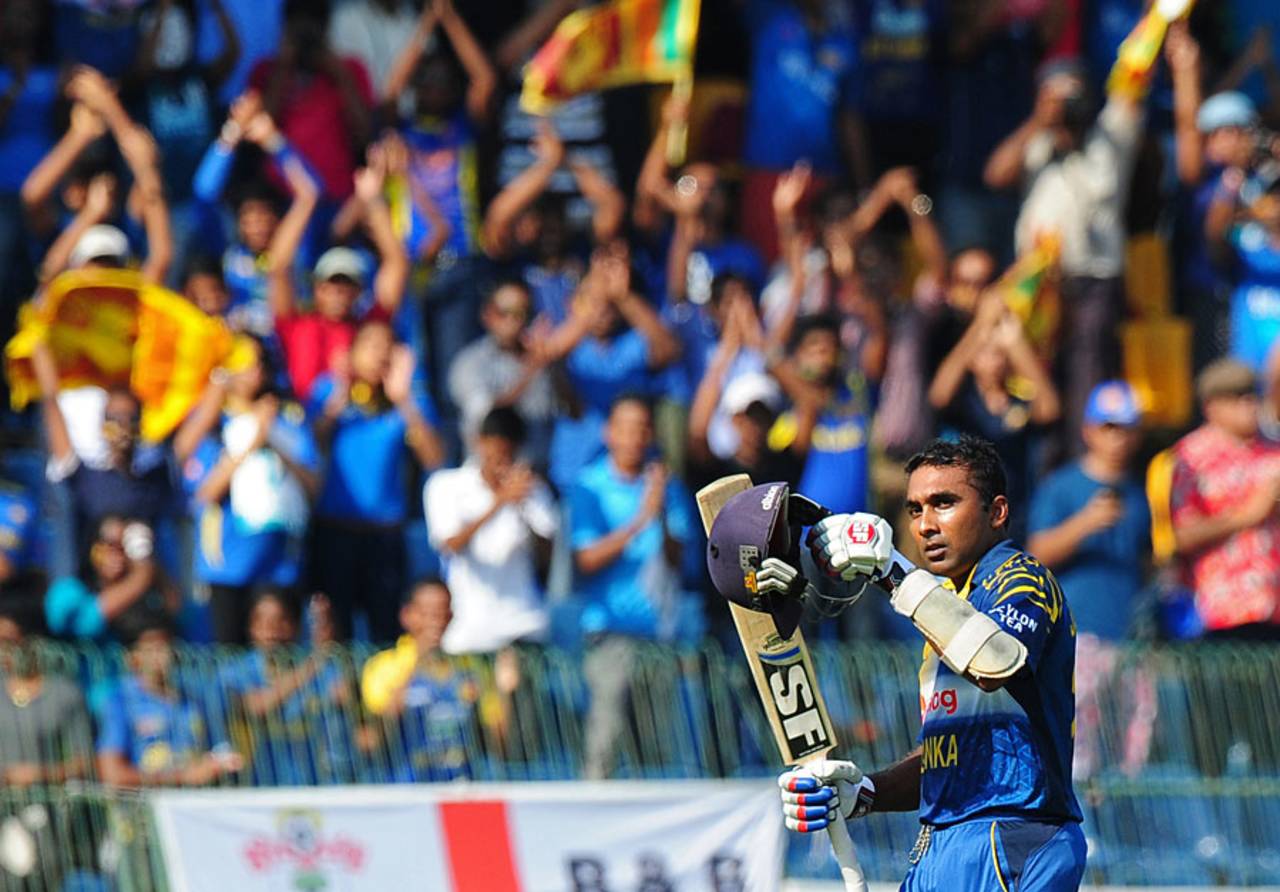 Mahela Jayawardene leaves to a standing ovation, Sri Lanka v England, 7th ODI, Colombo, December 16, 2014