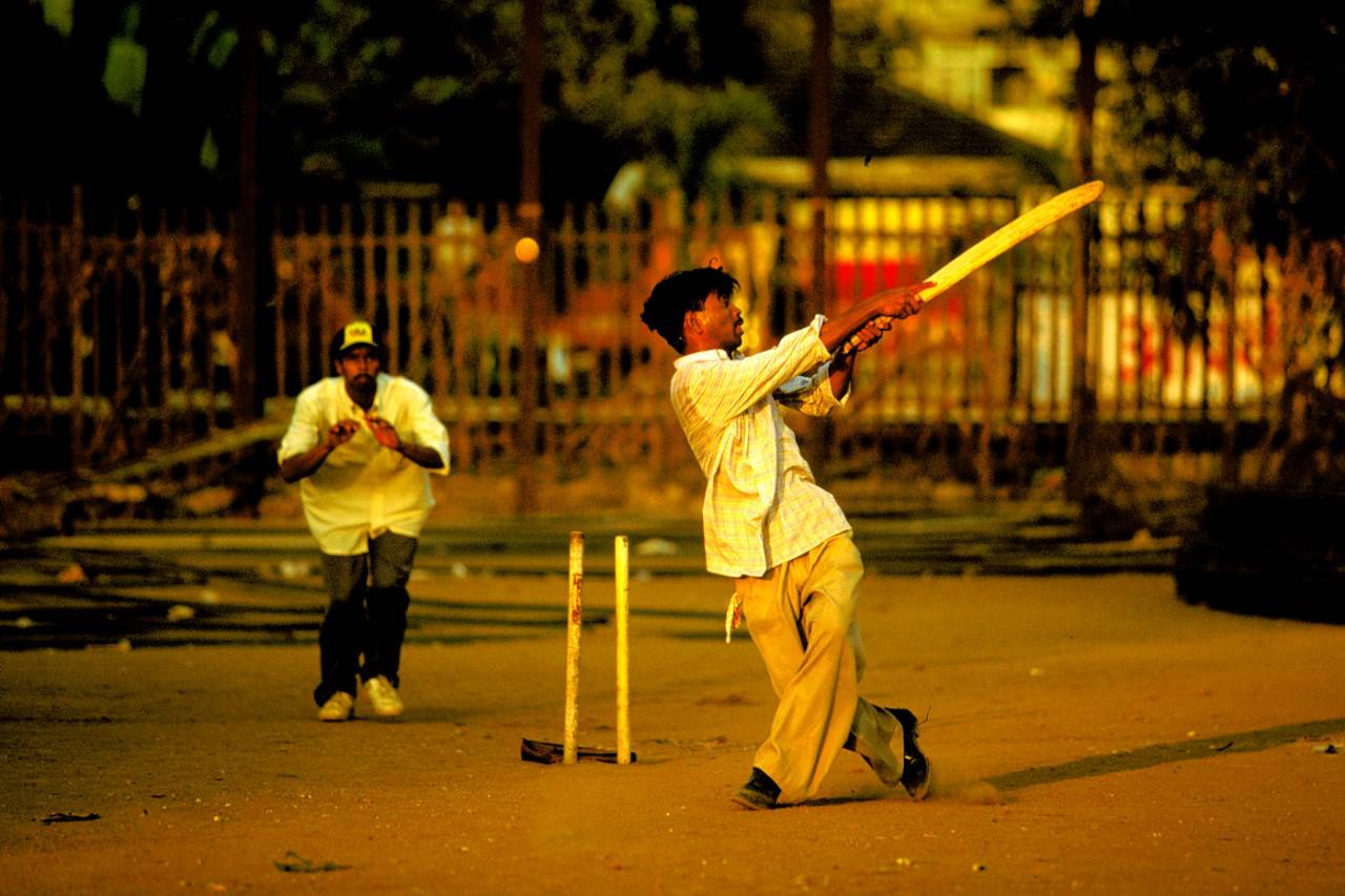 Cricket played on the streets of Mumbai, March 2, 2001