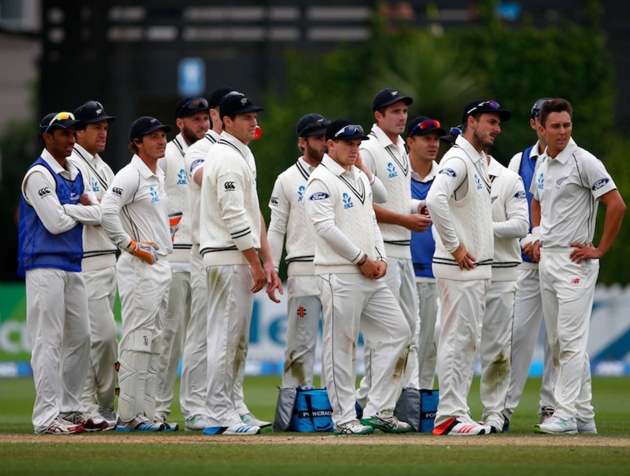 New Zealand wait for the referred decision on Kumar Sangakkara, New Zealand v Sri Lanka, 2nd Test, Wellington, 5th day, January 7, 2015