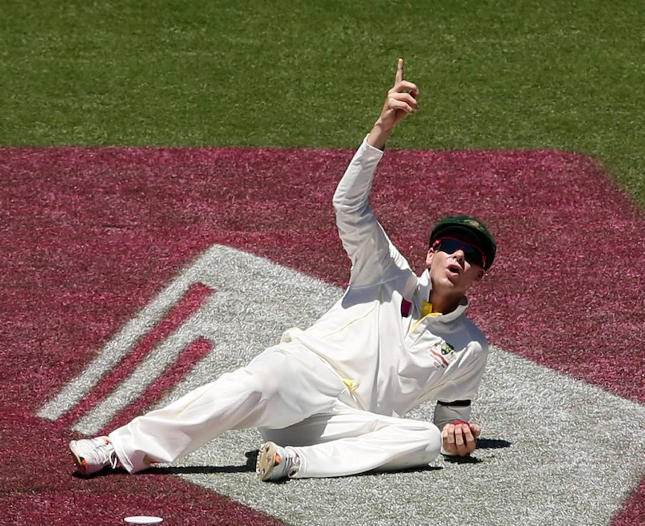Steven Smith points towards the Spidercam after dropping KL Rahul, Australia v India, 4th Test, Sydney, 3rd day, January 8, 2015