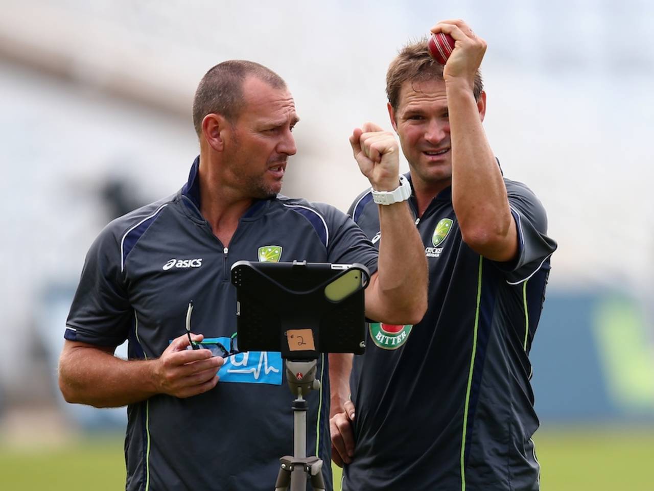Allister de Winter (left) works with Ryan Harris on the Ashes tour of England in 2013&nbsp;&nbsp;&bull;&nbsp;&nbsp;Getty Images