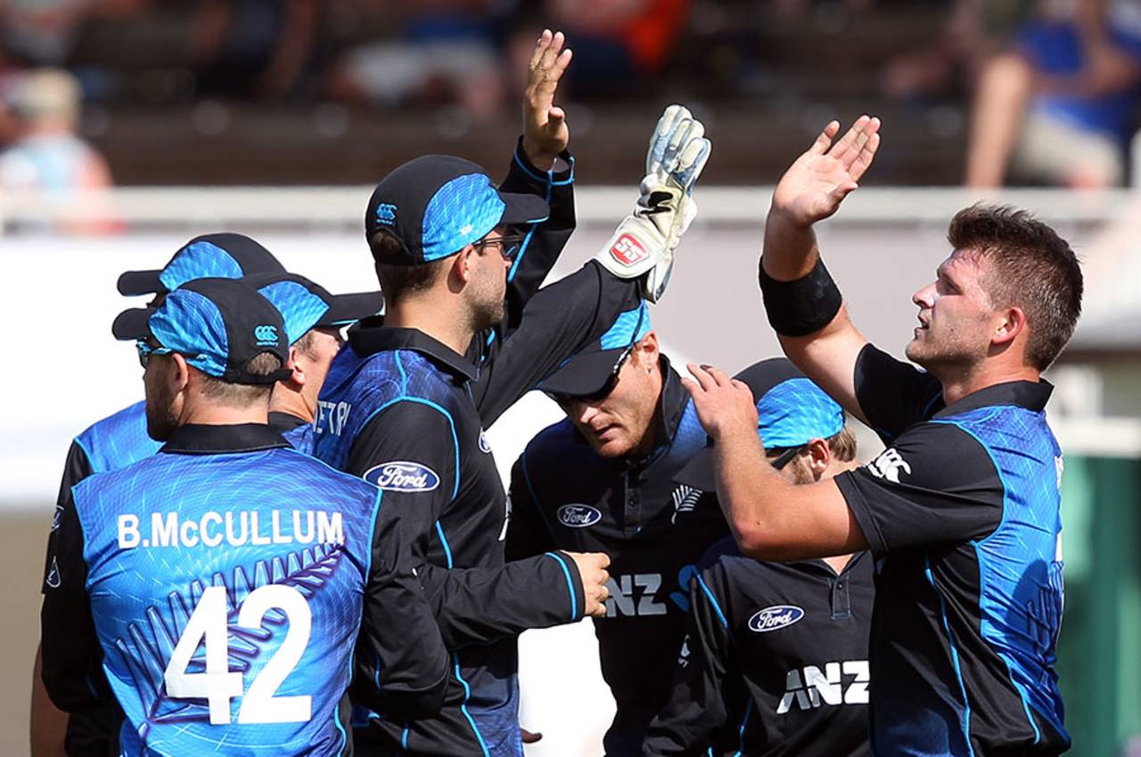 Corey Anderson celebrates the wicket of Dimuth Karunaratne with his team-mates, New Zealand v Sri Lanka, 6th ODI, Dunedin, January 25, 2015