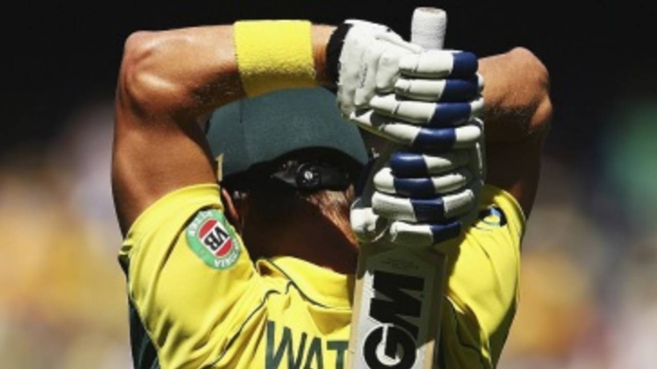 Shane Watson stretches his arms as he walks out to bat, Australia v England, Group A, World Cup 2015, Melbourne, February 14, 2015