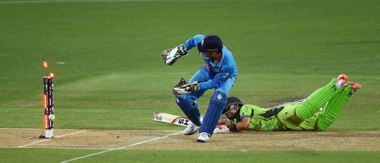 Ahmed Shehzad just about makes his ground, India v Pakistan, World Cup 2015, Group B, Adelaide, February 15, 2015