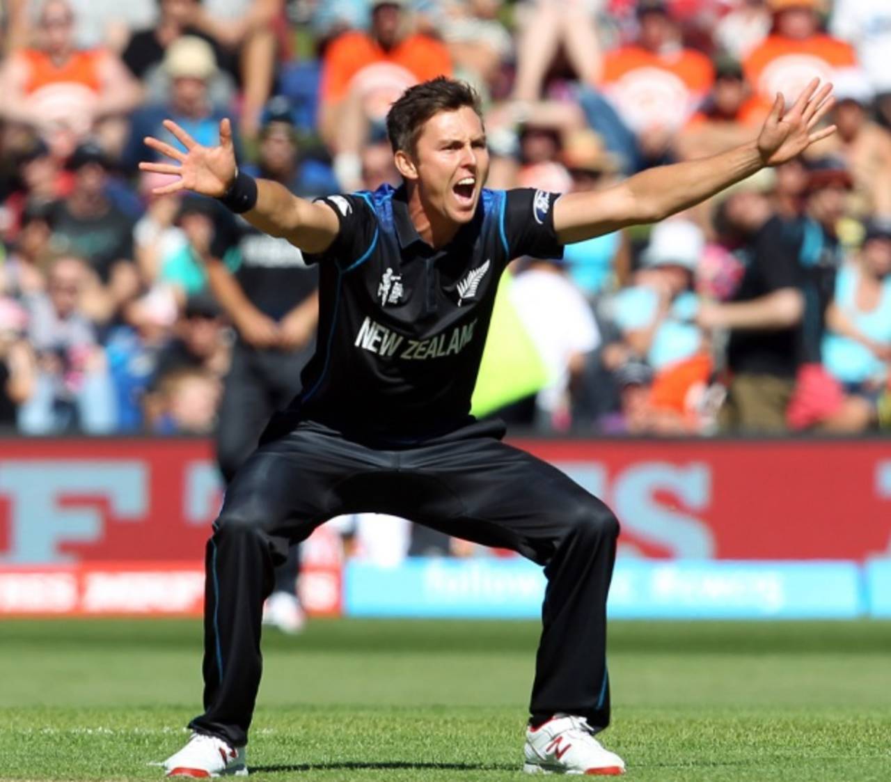 Trent Boult struck twice in his first over , New Zealand v Scotland, World Cup 2015, Group A, Dunedin, February 17, 2015