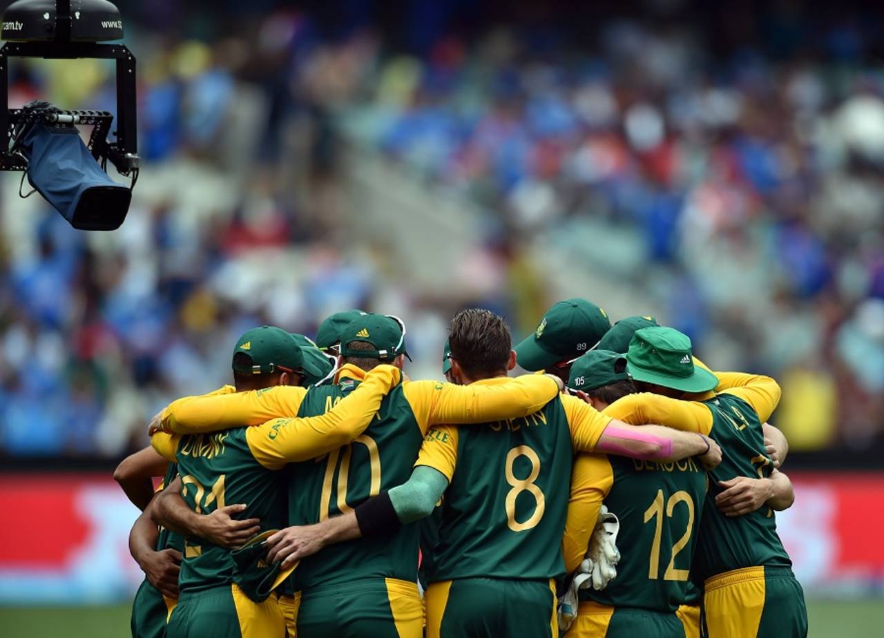 South Africa get into a huddle, India v South Africa, World Cup 2015, Group B, Melbourne, February 22, 2015