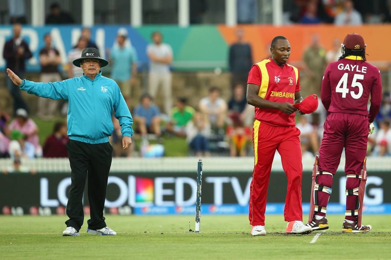 Tendai Chatara was pulled off after bowling two waist-high full tosses&nbsp;&nbsp;&bull;&nbsp;&nbsp;Getty Images