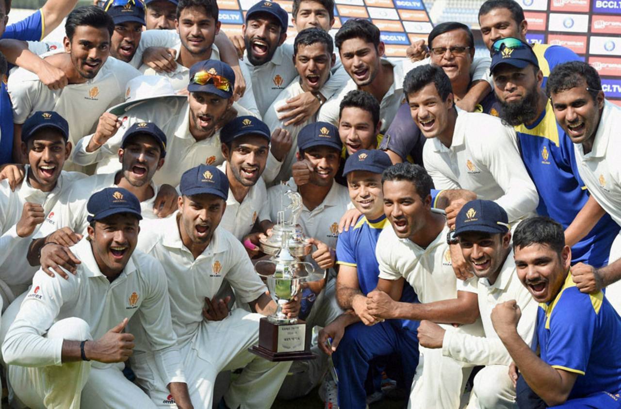 The Karnataka team celebrate their second successive Ranji Trophy title, Karnataka v Tamil Nadu, Ranji Trophy 2014-15, final, 5th day, Mumbai, March 12, 2015