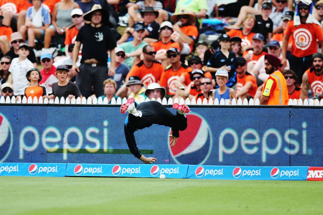 Brendon McCullum once again gave his all at the field, New Zealand v Bangladesh, World Cup 2015, Group A, Hamilton, March 13, 2015
