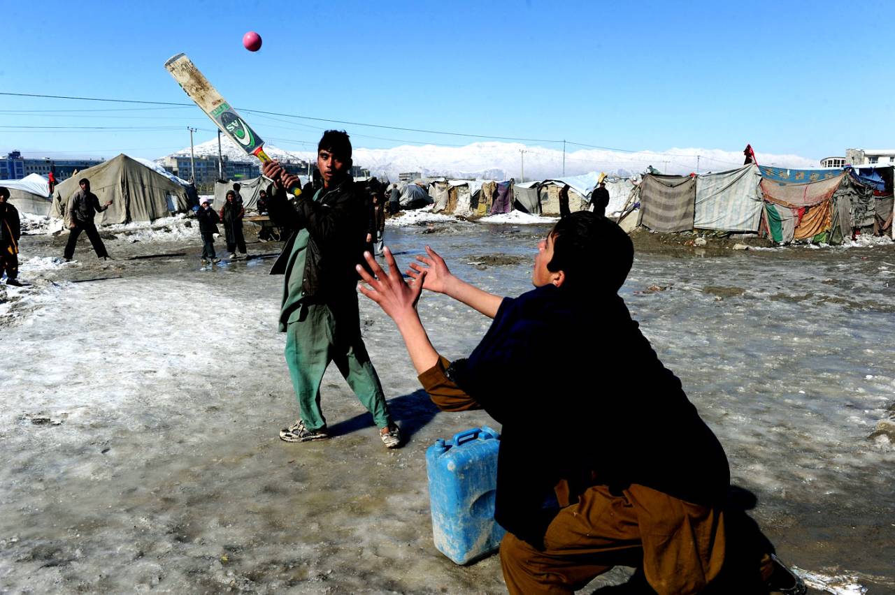 Afghan kids play cricket in a refugee camp in Kabul, February 14, 2012