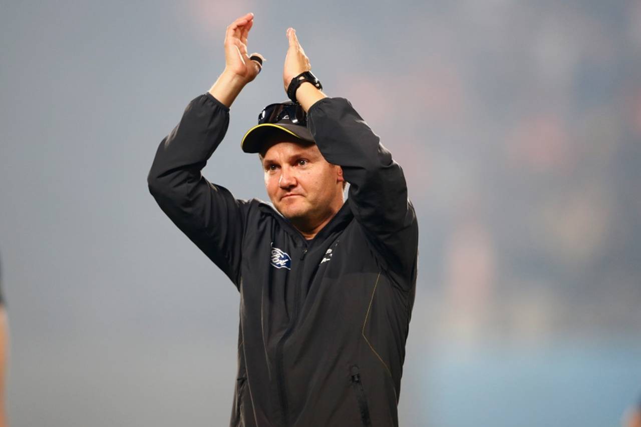 Mike Hesson salutes the crowd, New Zealand v South Africa, World Cup 2015, 1st semi-final, Auckland, March 24, 2015
