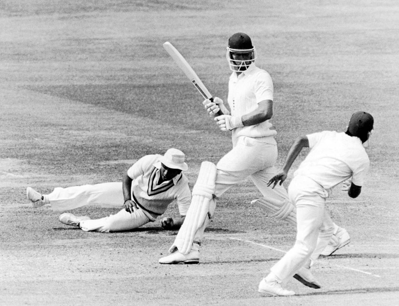 India's Sunil Gavaskar takes a smart catch at silly mid-off to dismiss England debutant Derek Pringle for 7, England v India, 1st Test, Lord's, June 11, 1982