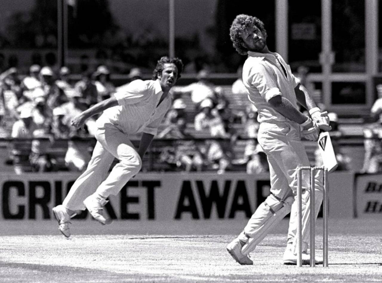 Gary Cosier pulls away from a delivery bowled by Ian Botham, Australia v England, 2nd Test, Perth, December 1978