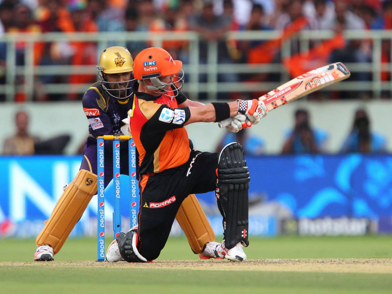 Sunrisers Hyderabad were inserted in Visakhapatnam, and David Warner made early inroads, bringing out the switch hit to maximum effect&nbsp;&nbsp;&bull;&nbsp;&nbsp;BCCI