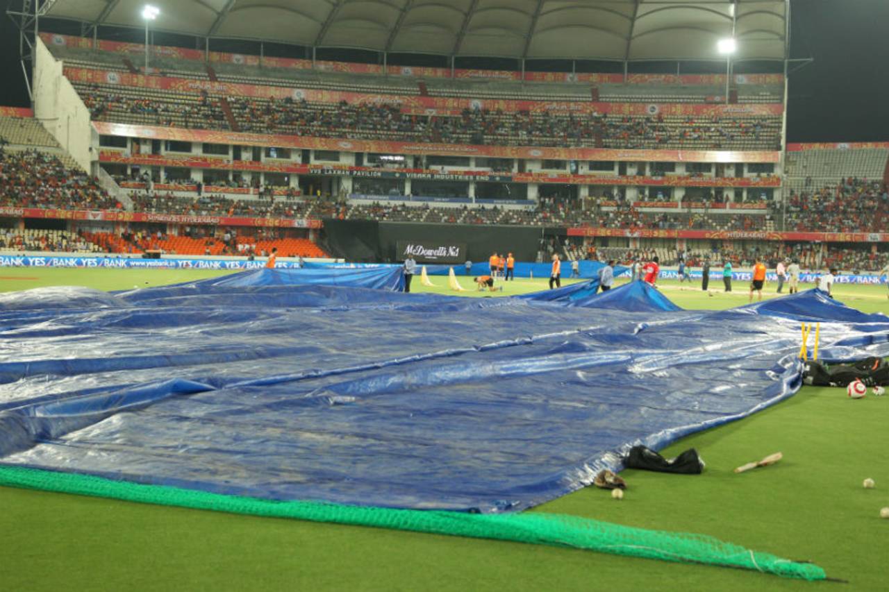 Rain delayed the start of the game by more than two hours, Sunrisers Hyderabad v Royal Challengers Bangalore, IPL 2015, Hyderabad, May 15, 2015