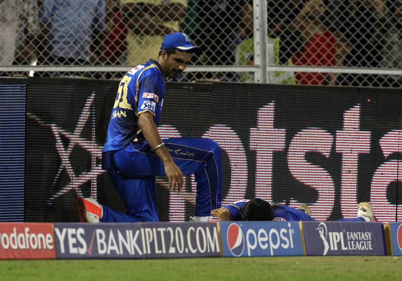 Barinder Sran looks back after colliding with Deepak Hooda, Rajasthan Royals v Kolkata Knight Riders, IPL 2015, Mumbai, May 16, 2015