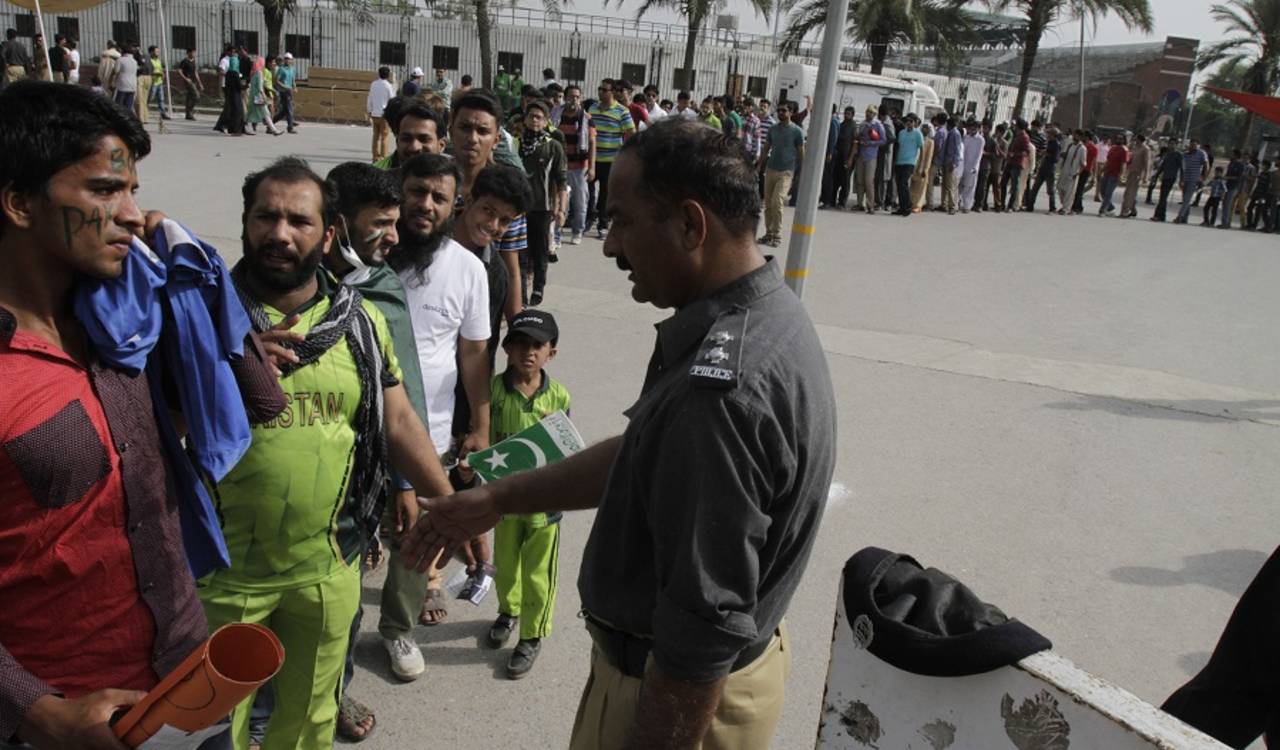 The full house at Gaddafi stadium awaited another tight game between Pakistan and Zimbabwe and they weren't disappointed&nbsp;&nbsp;&bull;&nbsp;&nbsp;Associated Press