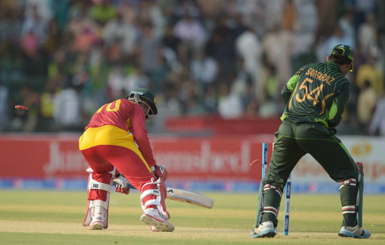 After put into bat, Zimbabwe made slow yet assured progress before Mohammad Hafeez dismised Vusi Sibanda, who laboured to 13 off 47 balls, to end the 83-run opening stand&nbsp;&nbsp;&bull;&nbsp;&nbsp;AFP