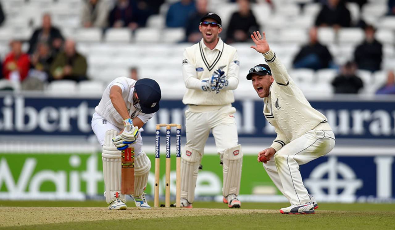 Brendon McCullum and Luke Ronchi appeal successfully for lbw against Alastair Cook, England v New Zealand, 2nd Investec Test, Headingley, 5th day, June 2, 2015