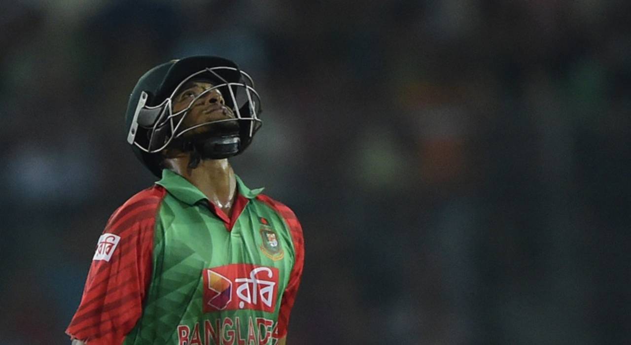 Shakib Al Hasan swung his bat at the stumps after being dismissed in the 18th over of the chase&nbsp;&nbsp;&bull;&nbsp;&nbsp;AFP