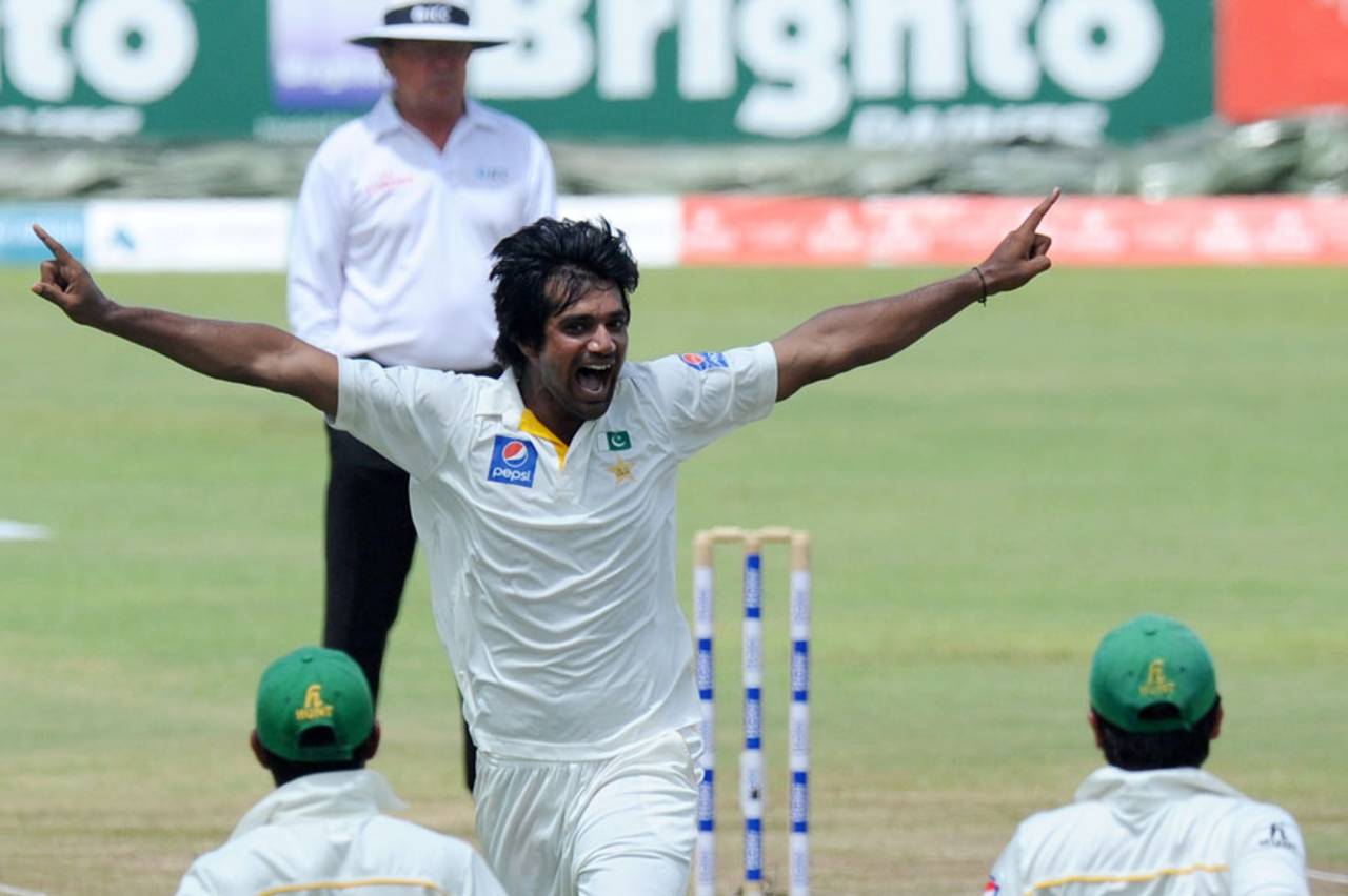 Rahat Ali struck early with the wicket of Dimuth Karunaratne, Sri Lanka v Pakistan, 3rd Test, Pallekele, 3rd day, July 5, 2015