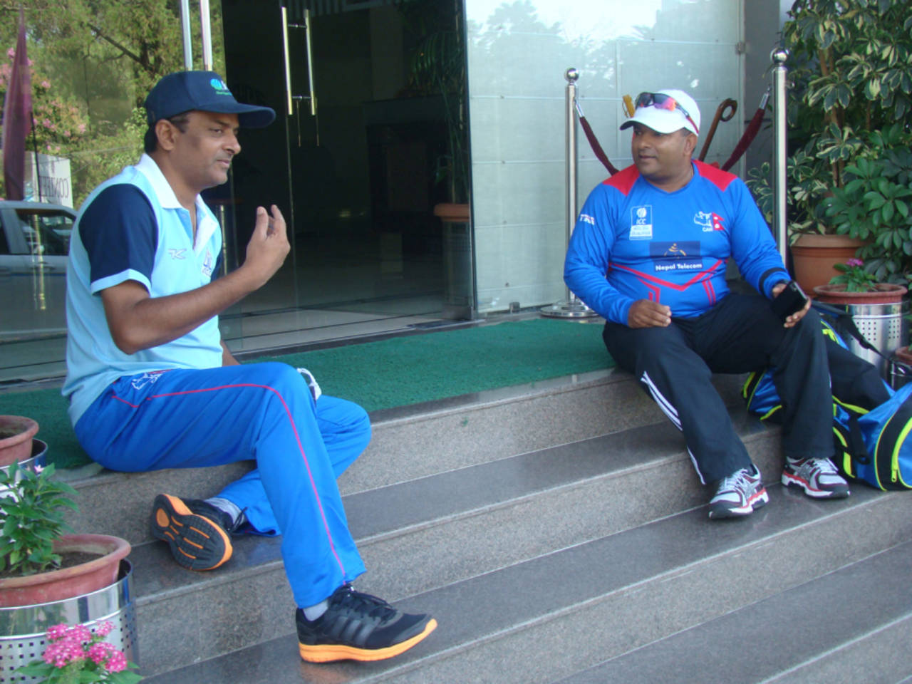Former India spinner Venkatapathy Raju and Nepal coach Pubudu Dassanayake, May 2015