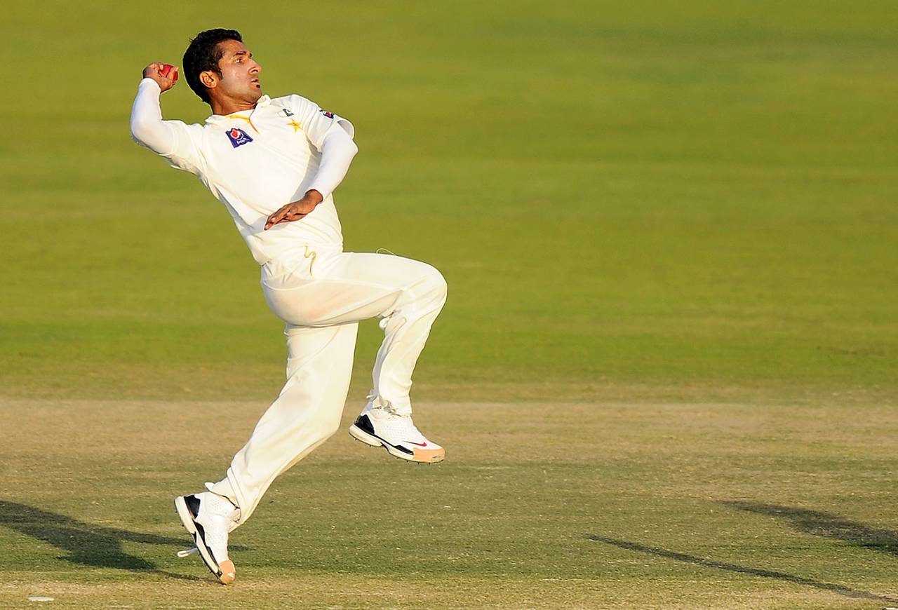 Bilawal Bhatti runs in, Pakistan v Sri Lanka, 1st Test, Abu Dhabi, 3rd day, January 2, 2014