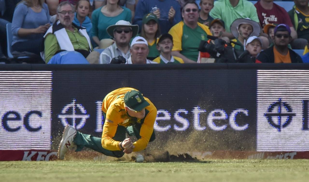 David Miller drops a chance offered by Martin Guptill, South Africa v New Zealand, 2nd T20I, Centurion, August 16, 2015