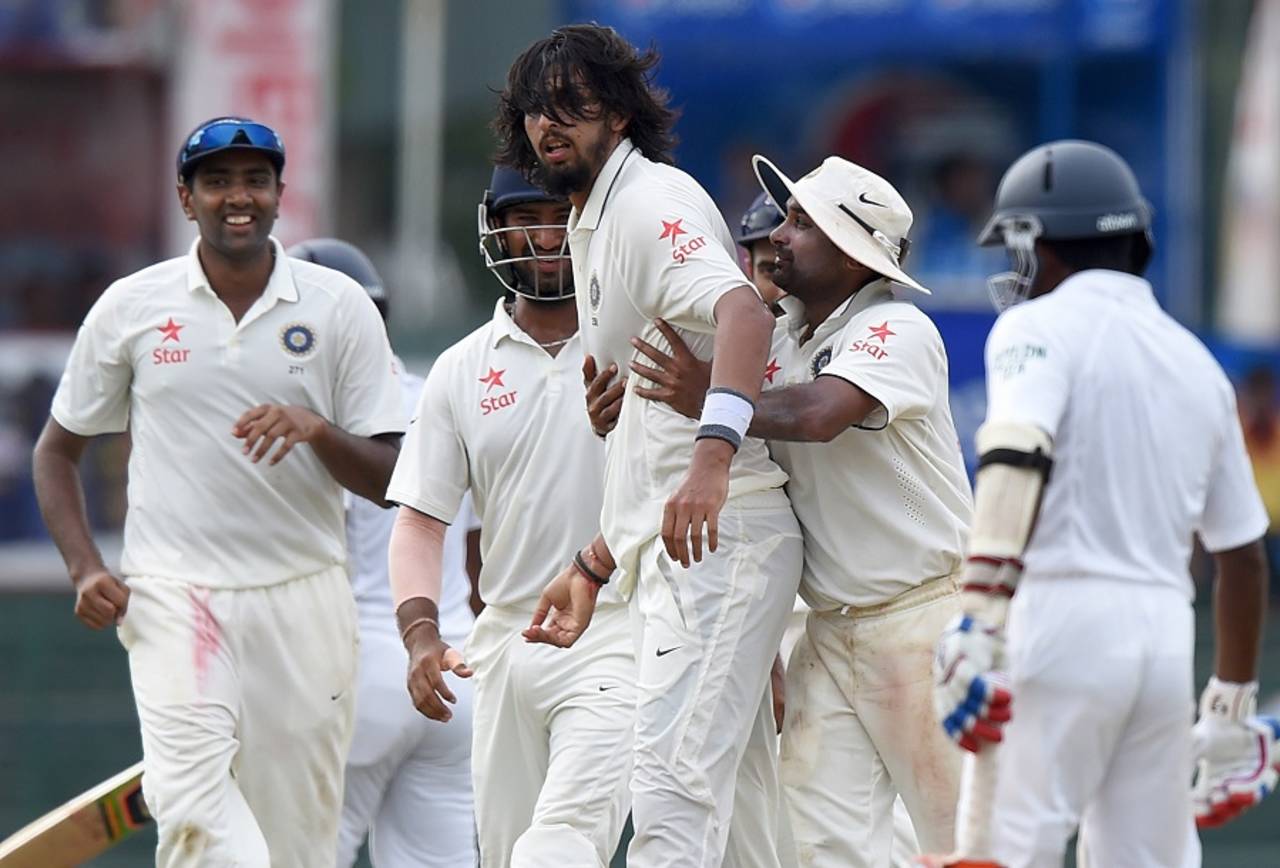 Ishant Sharma is mobbed by his team-mates, Sri Lanka v India, 3rd Test, SSC, Colombo, 4th day, August 31, 2015