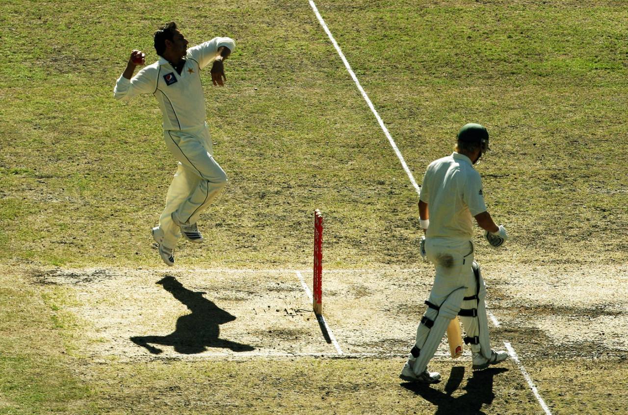 Saeed Ajmal bowls, Australia v Pakistan, 1st Test, Melbourne, 3rd day, December 28, 2009