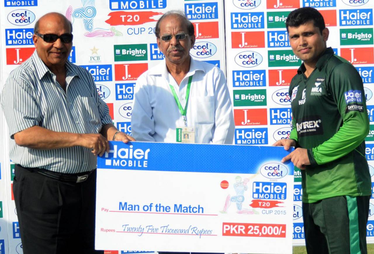 Kamran Akmal with his Man-of-the-Match award for a knock of 105 off 57 balls, Multan Region v Karachi Region Whites, Haier Mobile T20 Cup, Rawalpindi, September 12, 2015