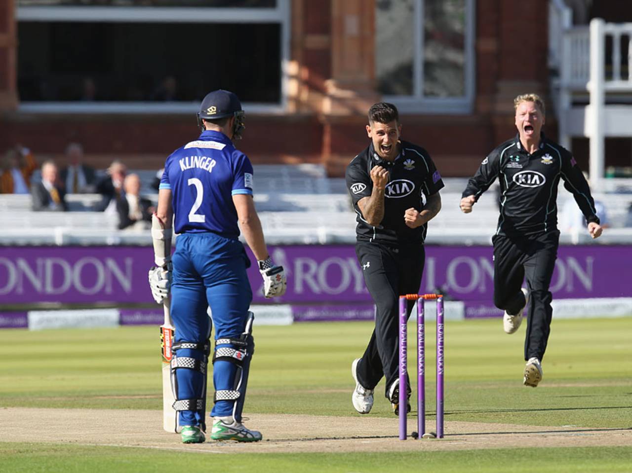 Jade Dernbach struck in the first over to remove the prolific Michael Klinger for a duck&nbsp;&nbsp;&bull;&nbsp;&nbsp;Getty Images