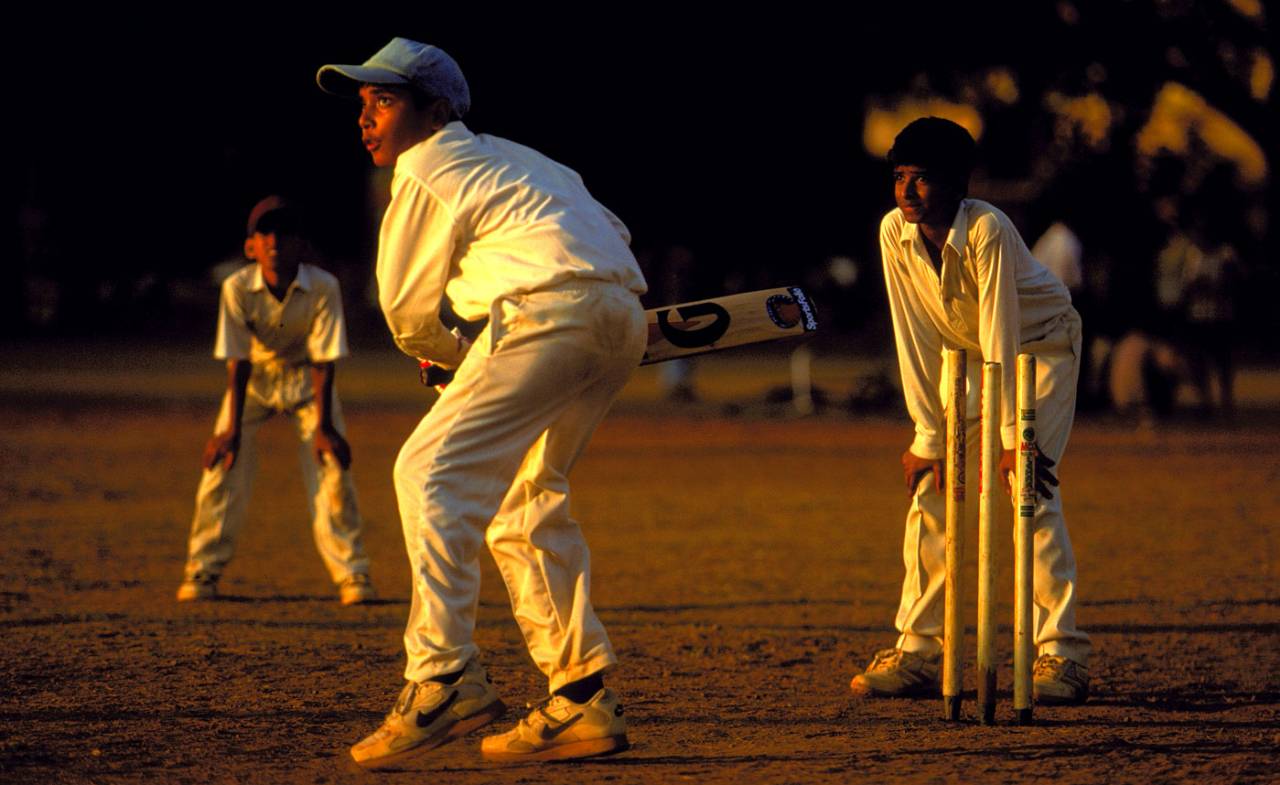 Kids play cricket in Mumbai, February 23, 2001
