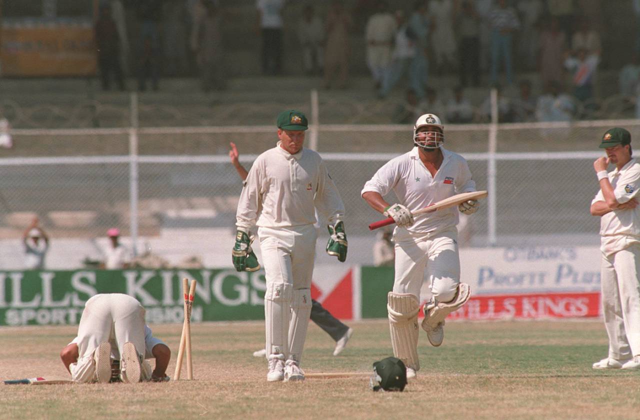 Inzamam and Mushtaq Ahmed held their nerve for a one-wicket win&nbsp;&nbsp;&bull;&nbsp;&nbsp;Getty Images
