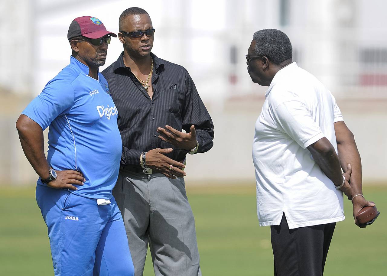 Coach Phil Simmons (in blue) said chief selector Clive Lloyd (in white) was "irritated" by the board's interference after the selection committee decided to drop Shivnarine Chanderpaul from the Test squad earlier this year&nbsp;&nbsp;&bull;&nbsp;&nbsp;WICB Media