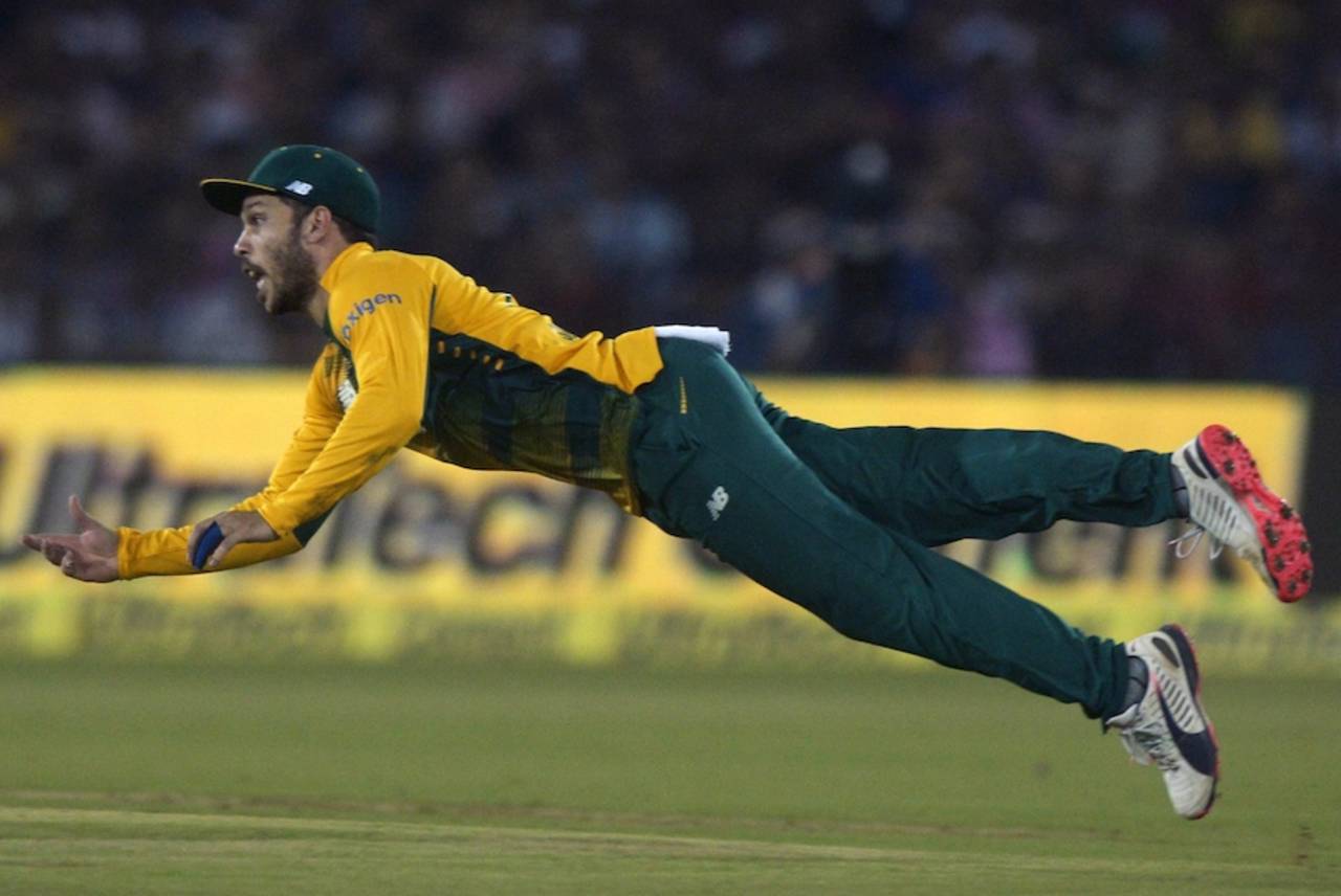Farhaan Behardien dives to attempt a run-out, India v South Africa, 2nd T20I, Cuttack, October 5, 2015