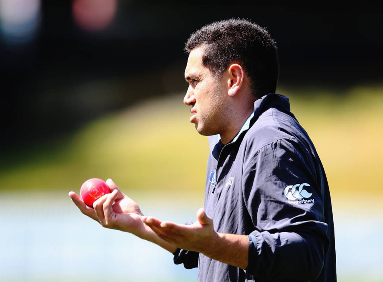 Ross Taylor gestures with the pink ball in hand, Hamilton, October 8, 2015 